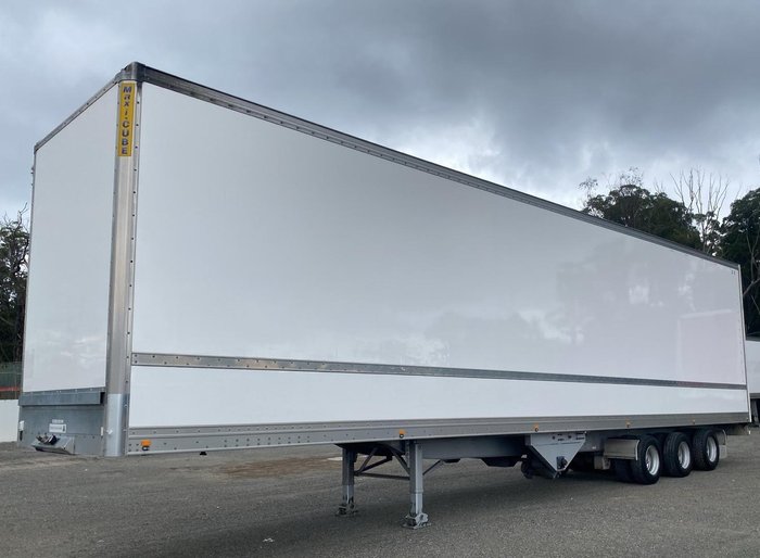 2020 Maxitrans 24P Dry Van White