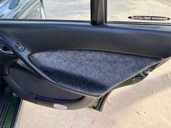 2002 HOLDEN CALAIS VXII GREEN