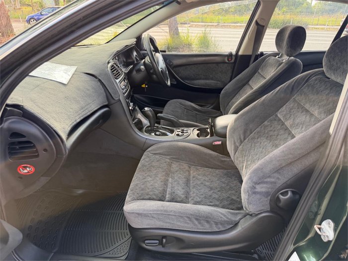 2002 HOLDEN CALAIS VXII GREEN