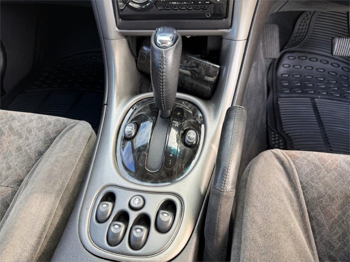 2002 HOLDEN CALAIS VXII GREEN