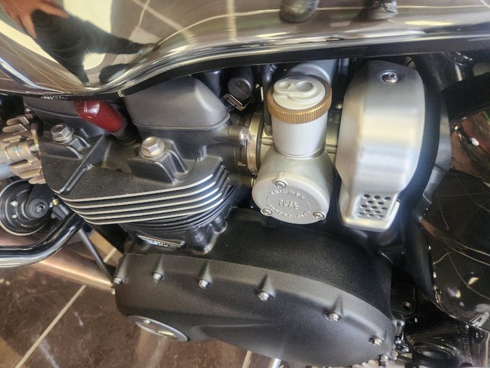 2022 Triumph THRUXTON RS SILVER