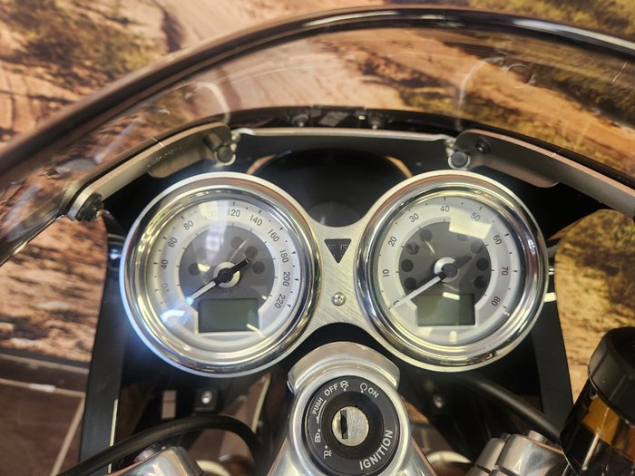 2022 Triumph THRUXTON RS SILVER