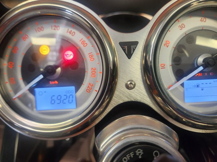 2022 Triumph THRUXTON RS SILVER