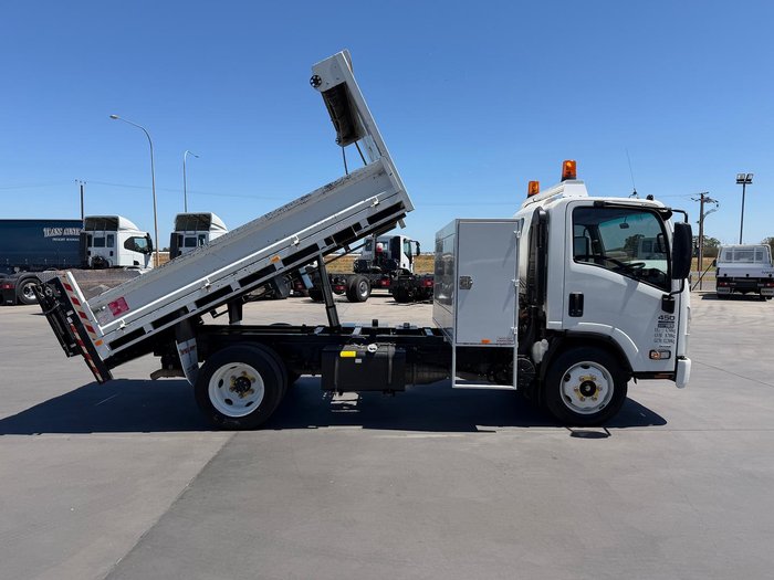 2014 Isuzu N Series NQR 450 Premium
