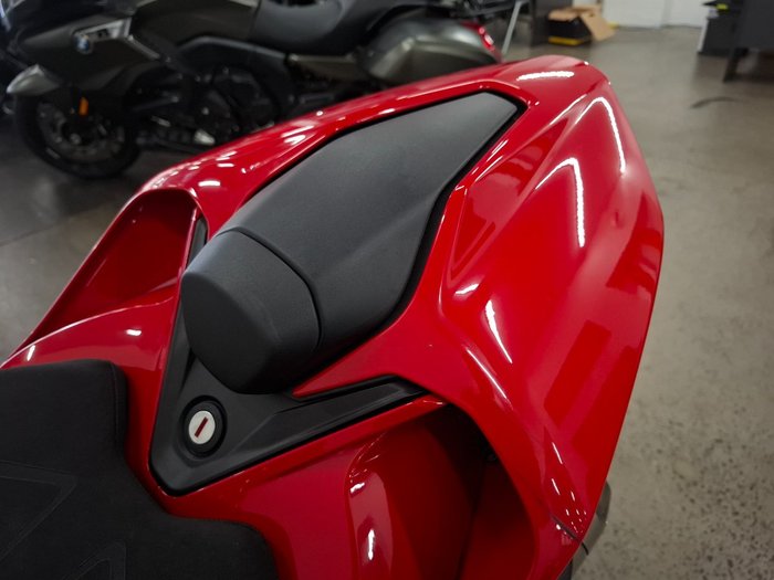 2025 DUCATI PANIGALE V2 S Red