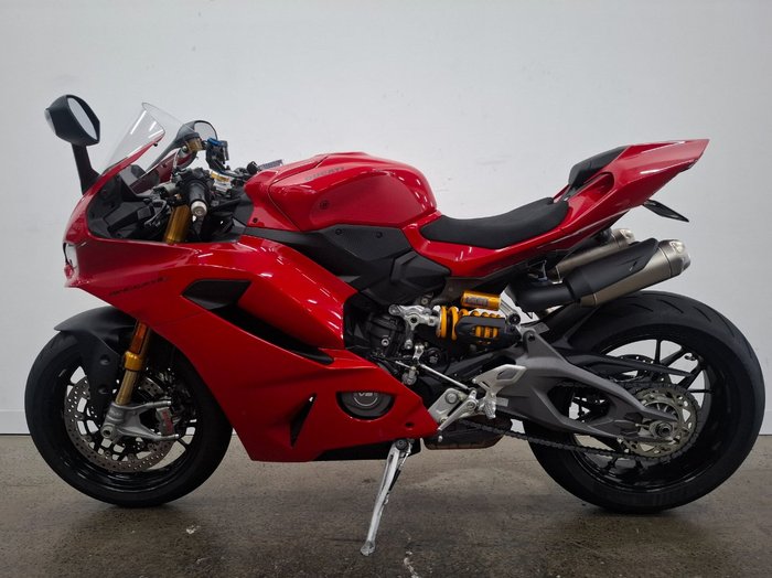 2025 DUCATI PANIGALE V2 S Red