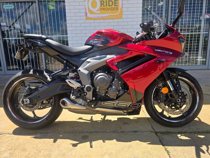 2024 Triumph DAYTONA 660 White