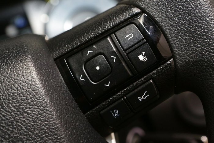 2025 Toyota Hilux SR