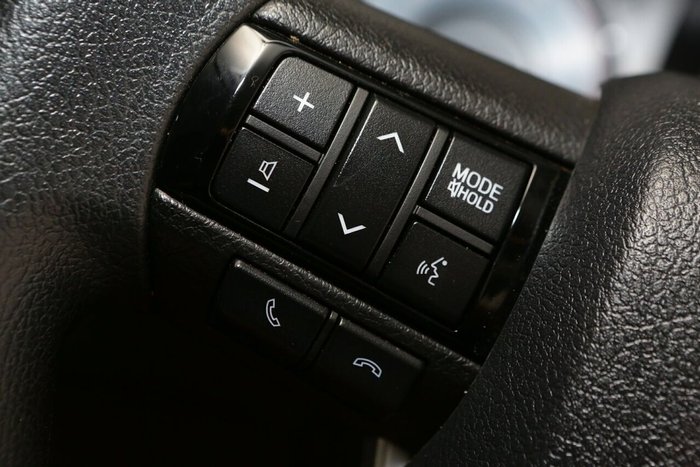 2025 Toyota Hilux SR