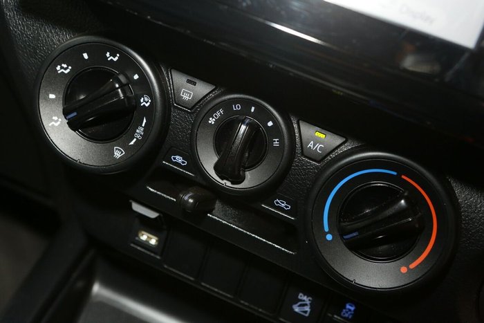 2025 Toyota Hilux SR