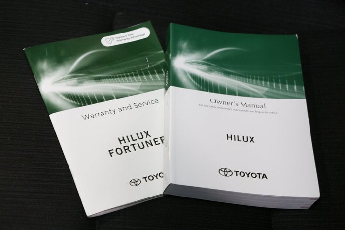 2025 Toyota Hilux SR