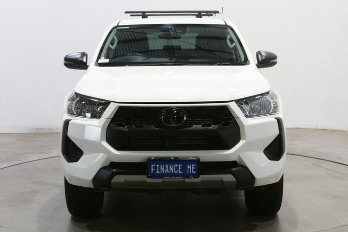 2025 Toyota Hilux SR