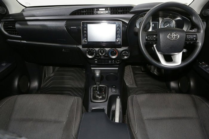 2025 Toyota Hilux SR