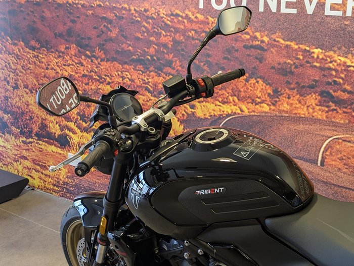 2025 Triumph Trident 800 Trident Black