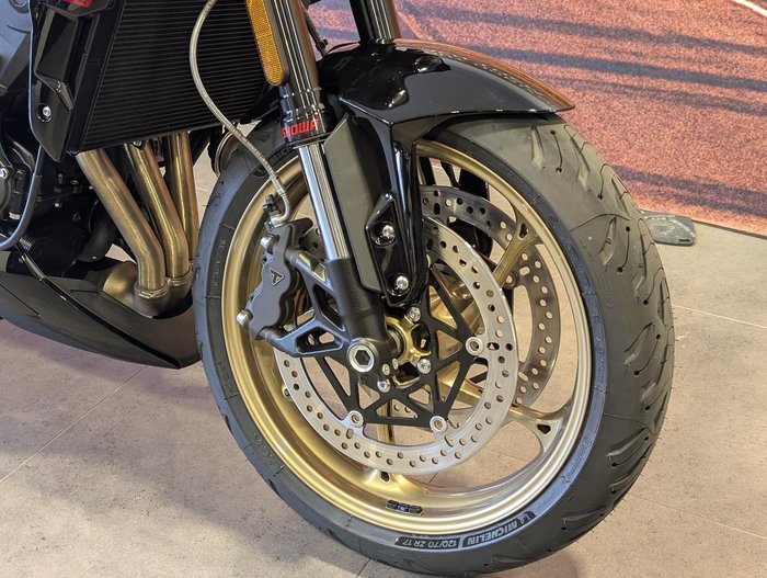 2025 Triumph Trident 800 Trident Black