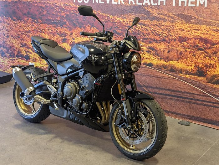 2025 Triumph Trident 800 Trident Black