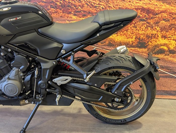 2025 Triumph Trident 800 Trident Black