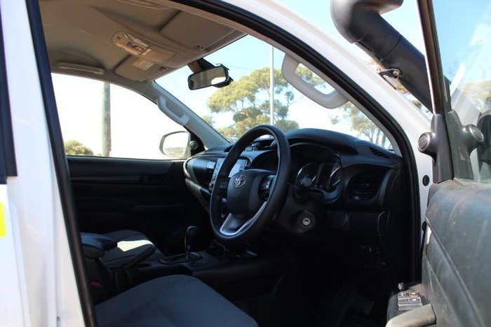 2022 Toyota Hilux SR