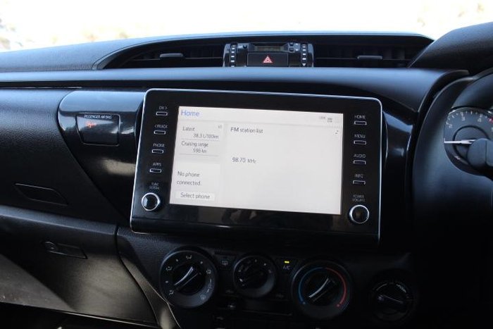 2022 Toyota Hilux SR