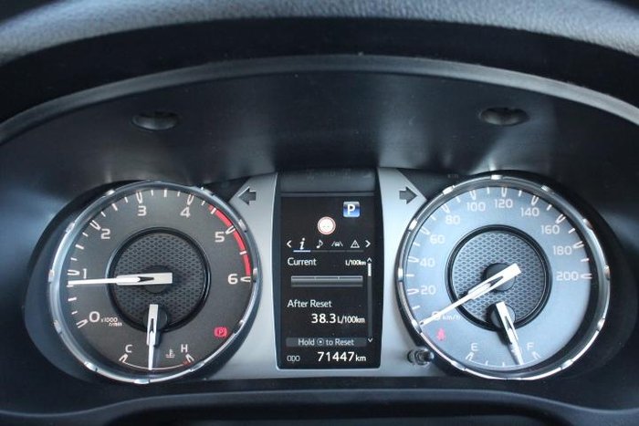 2022 Toyota Hilux SR