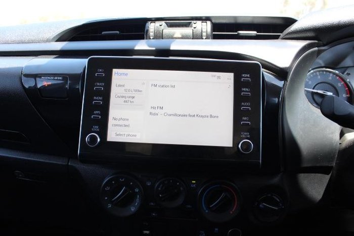 2022 Toyota Hilux SR