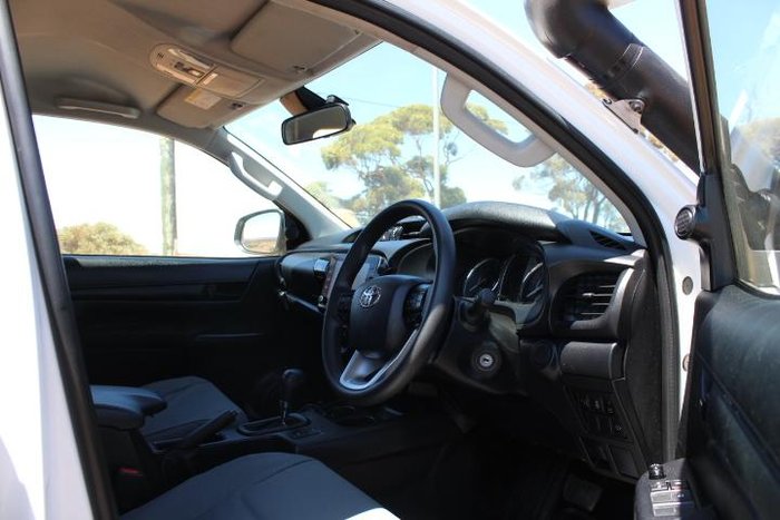 2022 Toyota Hilux SR