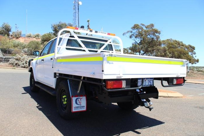 2022 Toyota Hilux SR