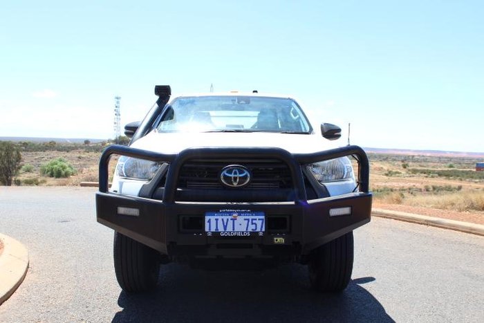 2022 Toyota Hilux SR