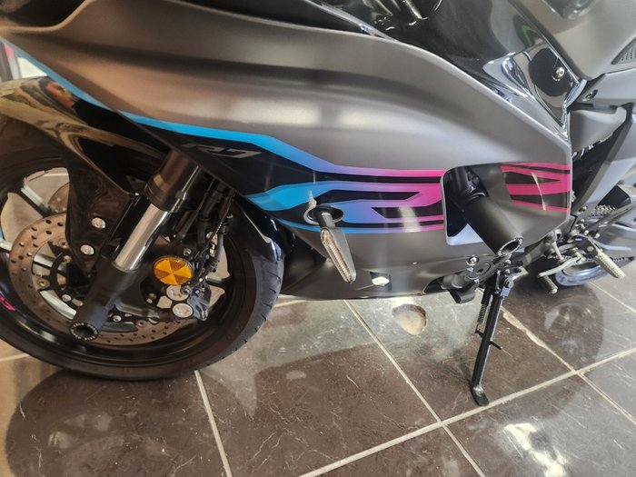 2024 Yamaha YZF-R7LA GREY/BLACK