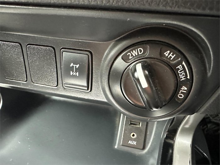2019 NISSAN NAVARA SL (4x4) D23 SERIES 4 MY19 SILVER OR CHROME