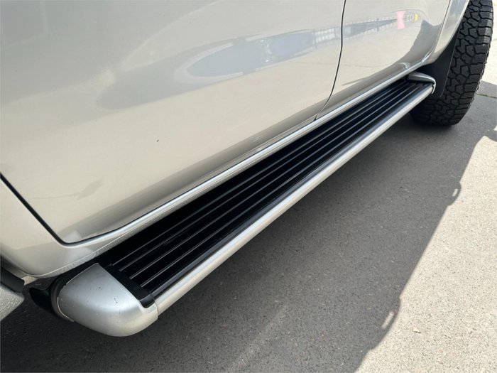 2019 NISSAN NAVARA SL (4x4) D23 SERIES 4 MY19 SILVER OR CHROME