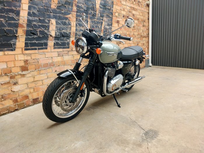 2026 TRIUMPH BONNEVILLE T120 ROAD STONE GREY