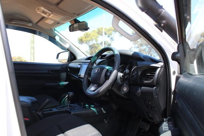 2022 Toyota Hilux SR