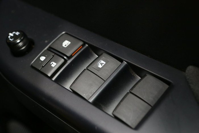 2025 Toyota Hilux SR