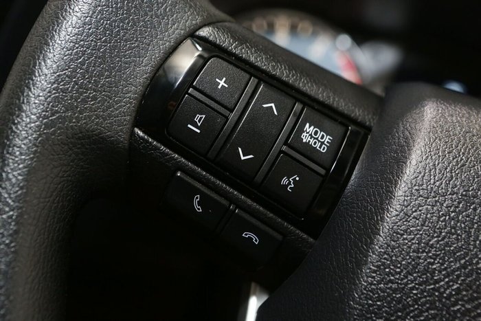 2025 Toyota Hilux SR