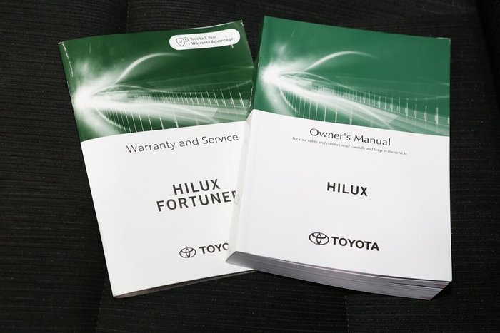 2025 Toyota Hilux SR