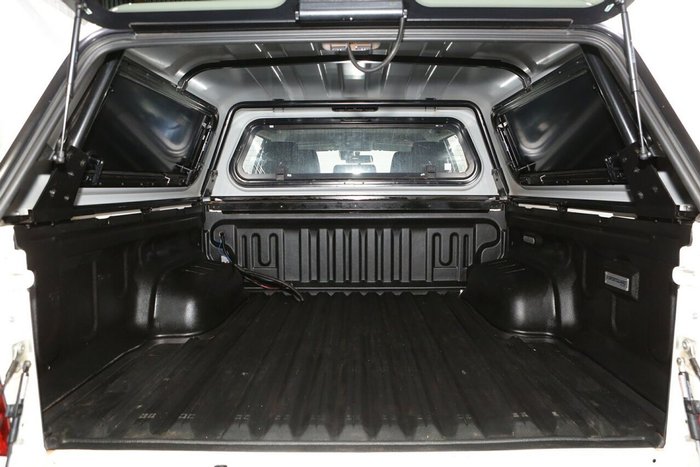 2025 Toyota Hilux SR