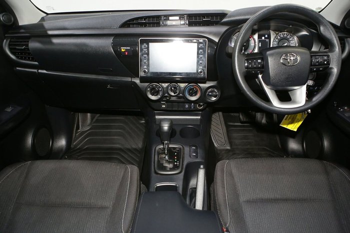 2025 Toyota Hilux SR