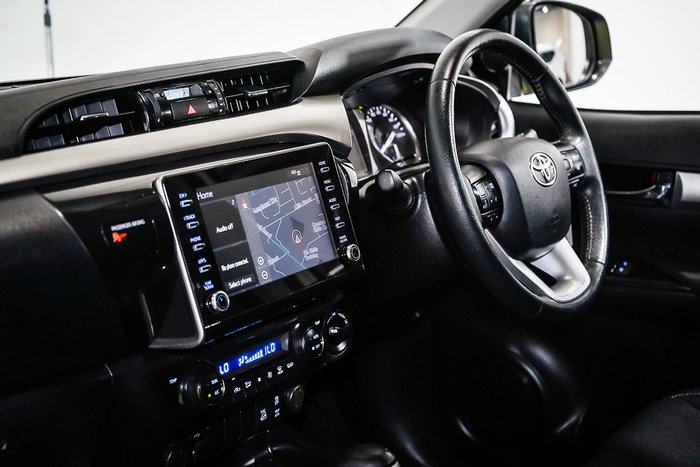 2021 Toyota Hilux SR5