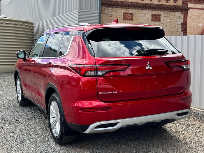 2022 Mitsubishi Outlander LS