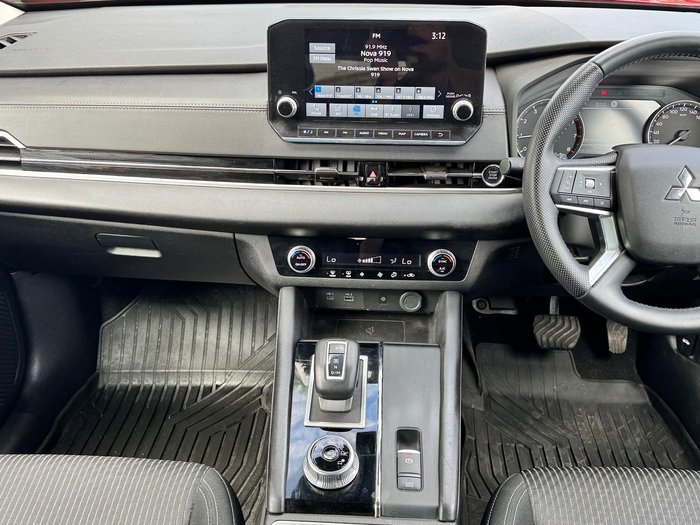 2022 Mitsubishi Outlander LS