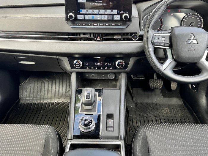 2022 Mitsubishi Outlander LS