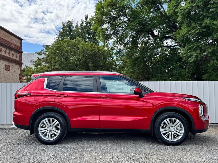 2022 Mitsubishi Outlander LS