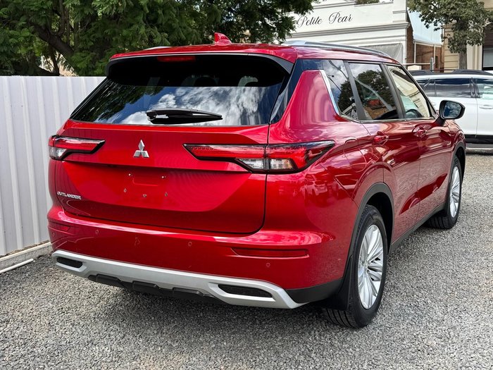 2022 Mitsubishi Outlander LS