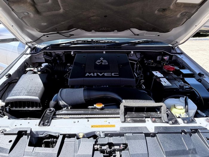 2010 Mitsubishi Pajero Platinum NT MY10 4X4 Cool Silver