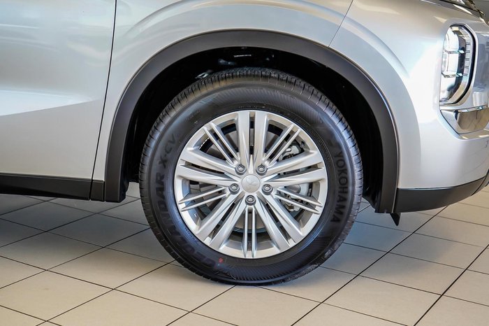 2024 Mitsubishi Outlander ES