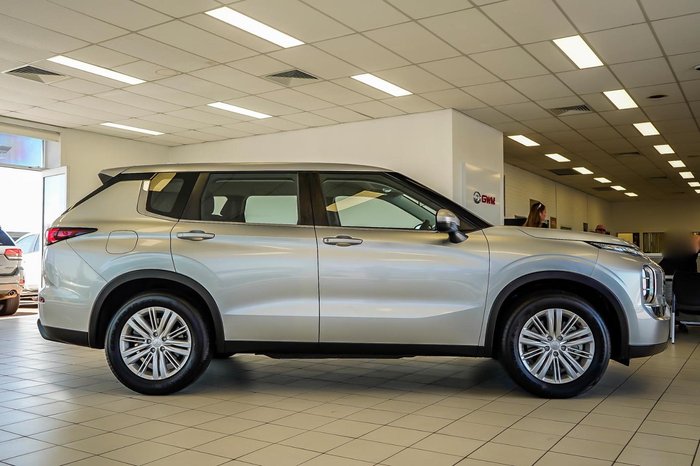 2024 Mitsubishi Outlander ES