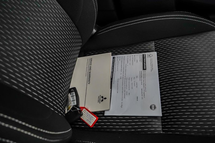 2024 Mitsubishi Outlander ES