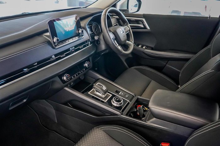 2024 Mitsubishi Outlander ES