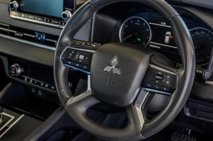 2024 Mitsubishi Outlander ES